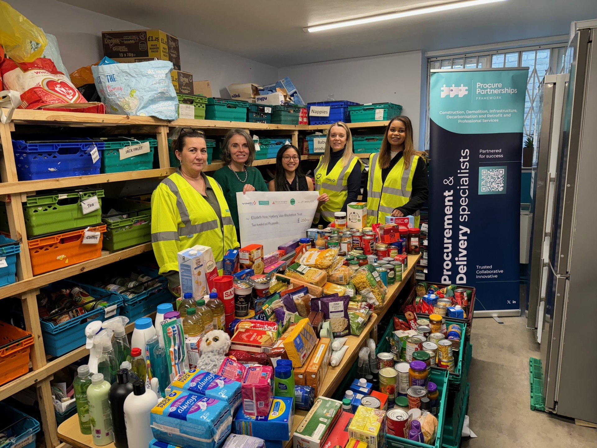 London and the South Collaborative Working Group consisting of Tilbury Douglas, Vinci, Milestone, Quinn Group, collect food for a foodbank
